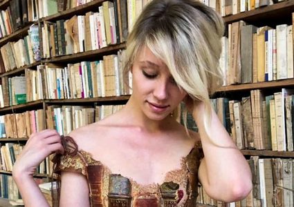 مصممة فرنسية تصنع الفساتين من حواف الكتب في 15 صورة