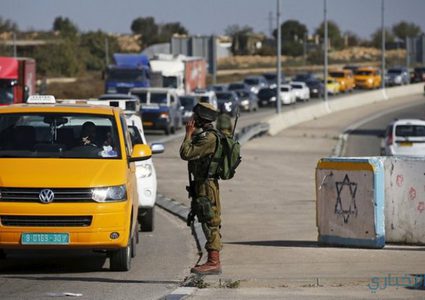 الاحتلال ينصب بوابة على مدخل قرية بروقين