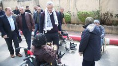 تسليم (3 كراسي كهربائية) لعدد من ذوي الإعاقة