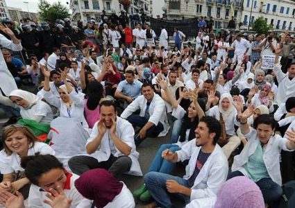 دعوات جزائرية لاحتجاجات حاشدة ضد بوتفليقة