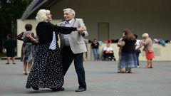 متى يشعر العجوز بأنه أصغر سنا؟