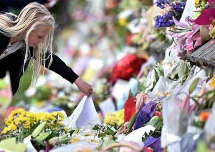 نيوزيلندية تزور مسجدا في هولندا لتعتذر من المسلمين