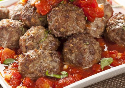 كرات اللحم مع شوربة الطماطم