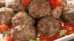 كرات اللحم مع شوربة الطماطم