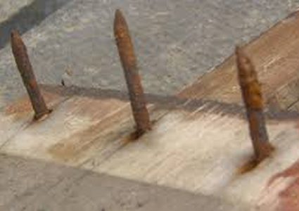 هل حقاً تتسبب المسامير الصدئة الكزاز