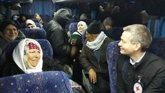 22 من أهالي أسرى غزة يزورون 11 من أبنائهم في "رامون"
