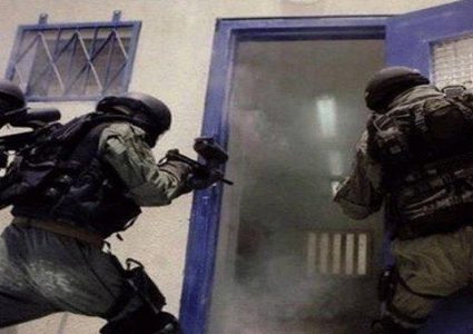 اقتحام سجن النقب تمهيداً لنقل الأسرى لجهة غير معلومة