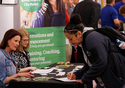 وظيفة بلا دوام ولا مؤهلات ولا مسؤوليات والراتب يبدأ من 2300 دولار