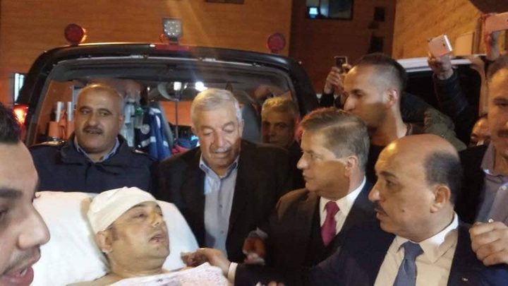 عاطف أبو سيف يصل إلى مجمع فلسطين الطبي برام الله