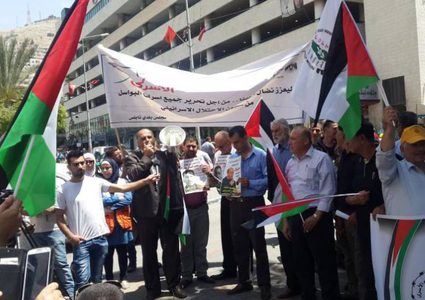 اعتصام في نابلس تضامنا مع الأسرى