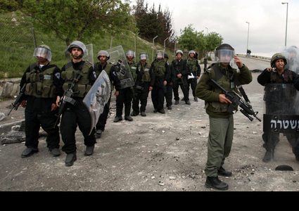 الاحتلال يخطر بوقف العمل في ناد للفروسية في قلنديا