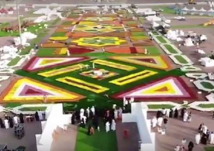 سجادة بمليون زهرة في مدينة مكة