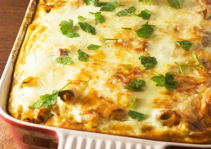 طريقة عمل صينية المكرونة باللحم والخضار الشهية