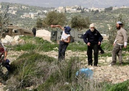 مستوطنون يهاجمون منازل المواطنين في قرية مادما جنوب نابلس