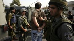 الاحتلال يعتقل الشاب أبومفرح جنوب شرق بيت لحم