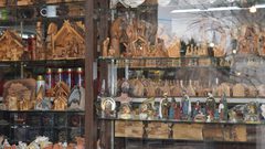 منحوتات من خشب الزيتون..حرفة عريقة يهددها الاندثار