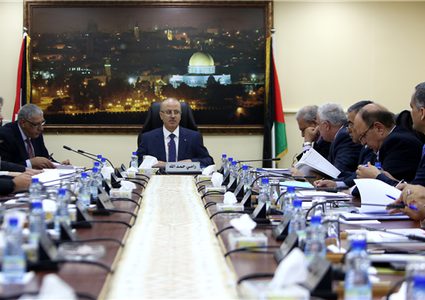 الحكومة تنعى شهداء فلسطين الثلاثة