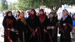 الأمهات الفلسطينيات تضحيات متواصلة وعطاء لا ينضب