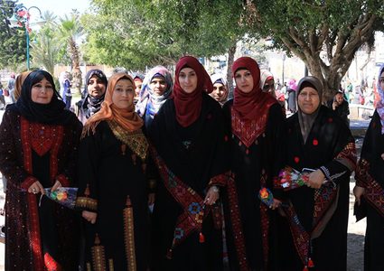 الأمهات الفلسطينيات تضحيات متواصلة وعطاء لا ينضب