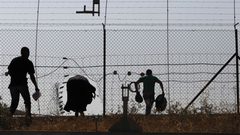 الاحتلال يعتقل فلسطينيا قرب السياج جنوب قطاع غزة