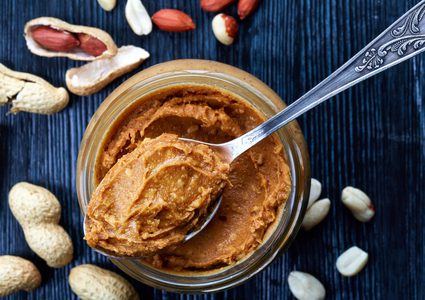 لماذا يجب أن يتناول الأطفال الأطعمة المسببة للحساسية في عمر صغير