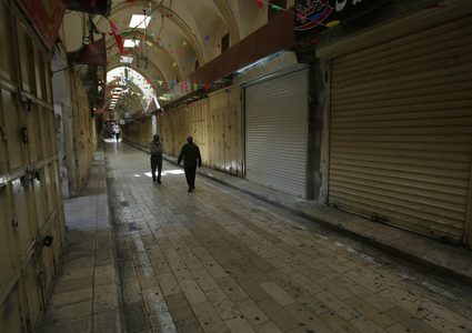 الإضراب الشامل يعم نابلس وسلفيت حدادا على أرواح الشهداء