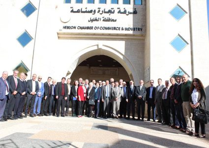 سفراء وقناصل الاتحاد الأوروبي يؤمون غرفة تجارة وصناعة الخليل