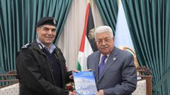 الرئيس يتسلم التقرير السنوي للشرطة الفلسطينية