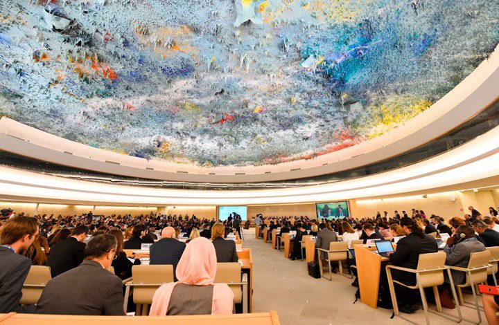 الاحتلال يخشى إدانته بمجلس حقوق الإنسان ويناشد 26 دولة