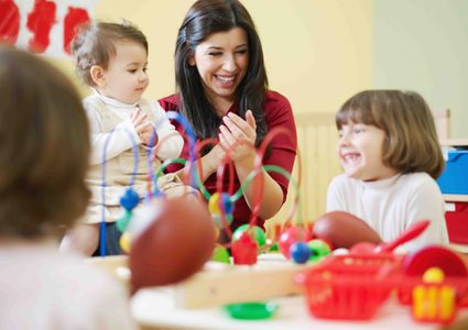 كيف تبني شخصية طفلك الاجتماعية؟