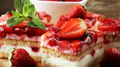 كيك الفراولة بتغليفة الجبنة الكريمية