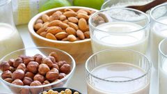 علاج هشاشة العظام من ضمنه تناول المكسرات والألبان