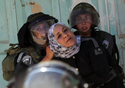 الاحتلال يعتقل فتاة من الخليل