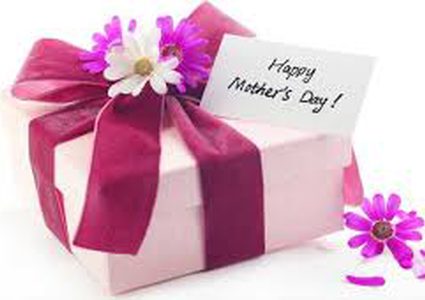 من الورد للموبايل: كيف تطورت هدايا المدرسات في عيد الأم