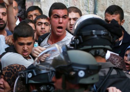 الاحتلال يمنع مُسنة مقدسية من دخول "الأقصى"