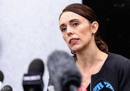 نيوزيلندا تحظر حيازة البنادق الهجومية بعد مذبحة المسجدين