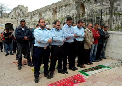 الاحتلال يستدعي رئيس حراس الأقصى للتحقيق