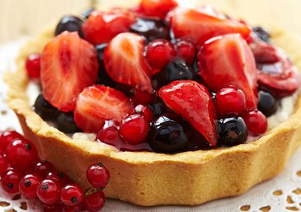 تارت التوت والكريمة لأحلى الأمهات