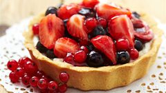 تارت التوت والكريمة لأحلى الأمهات