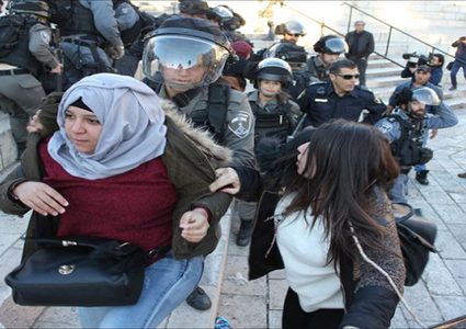 الاحتلال يمنع احتفالا نسويا بيوم الأم وسط القدس