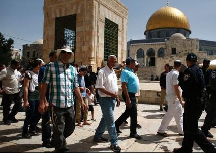 عشرات المستوطنين يقتحمون الأقصى تحت حراسة جنود الاحتلال