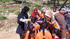 الشرطة بطوباس تشارك بمسار "ماما يلا نمشي"