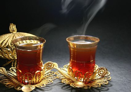 دراسة: شرب الشاي الساخن يزيد خطر الاصابة بسرطان المريء