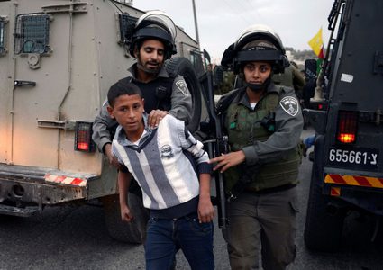 جنود الاحتلال يقتحمون مدرسة ابتدائية لاعتقال طفل في الصف الرابع