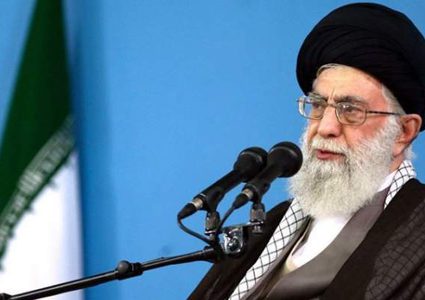 خامنئي: فتاح المشاكل الاقتصادية هو تنمية الإنتاج الوطني