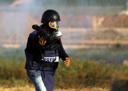 إصابة 3 صحافيين خلال تغطيتهم لمسيرات العودة شرق غزة
