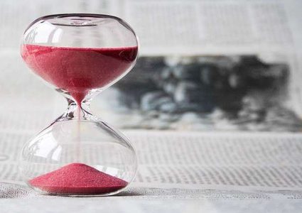 لماذا يمر الوقت بسرعة مع تقدمنا في العمر؟