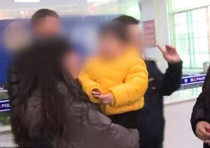 صيني يتخلص من ابنته لسداد ديون إدمانه على المقامرة!