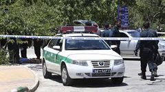 مسلح يقتل زوجته ورجلي شرطة ثم ينتحر في إيران