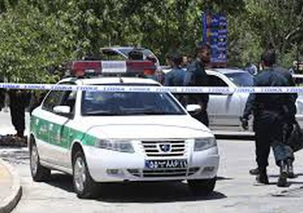 مسلح يقتل زوجته ورجلي شرطة ثم ينتحر في إيران